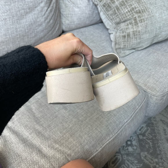 Steve Madden slides! - Picture 3 of 4